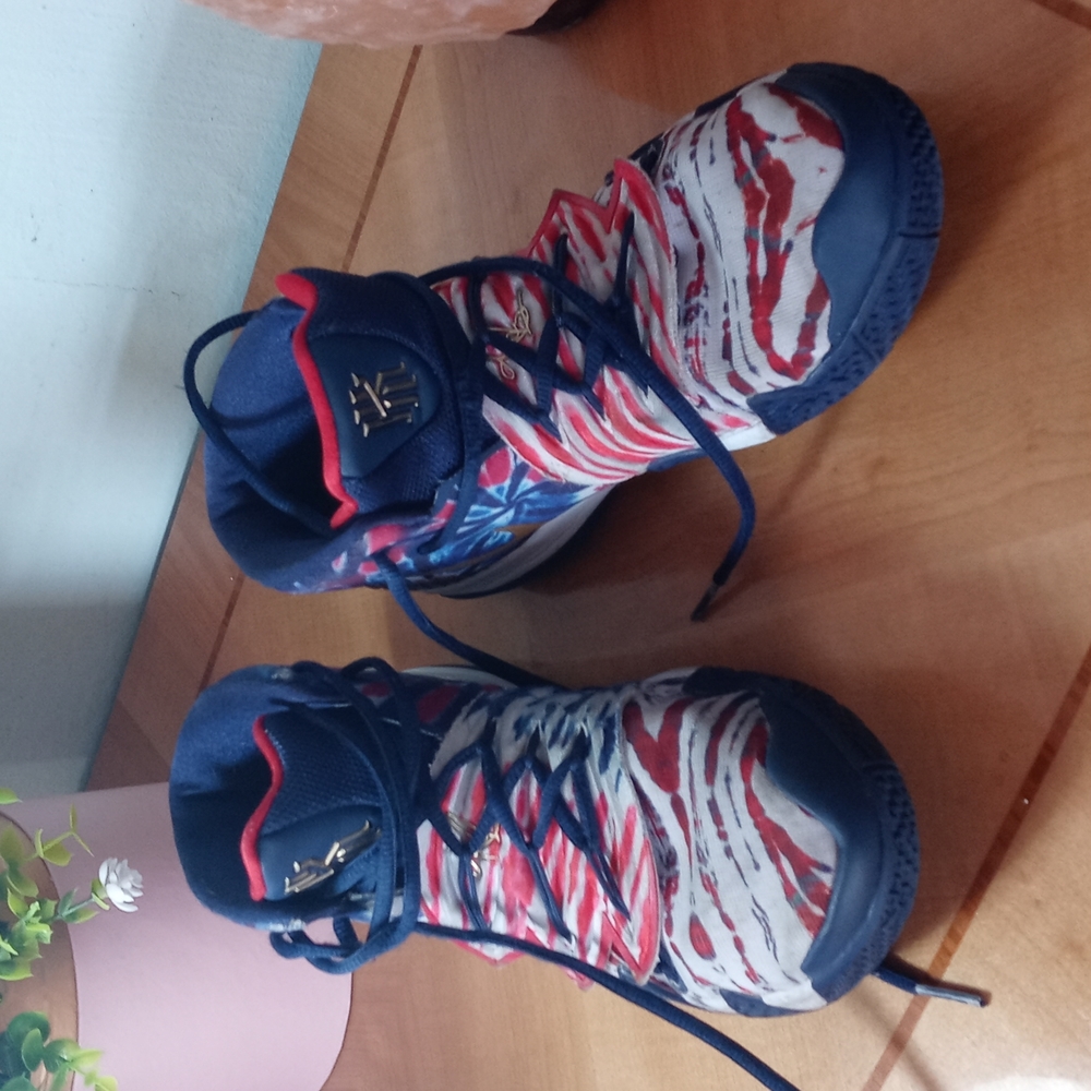 NIKE kids basketball sneakers 5.5Y